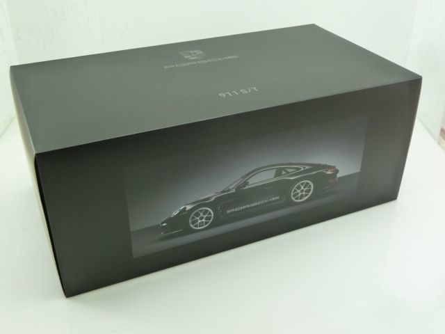 SPARK Porsche 911 (992) S/T Baujahr 2023 1:18