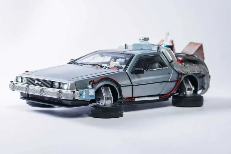 HOT WHEELS DELOREAN ULTRA-FINE SOUND & LIGHT - 35TH ANNIVERSARY - BACK TO THE FUTURE 1:18