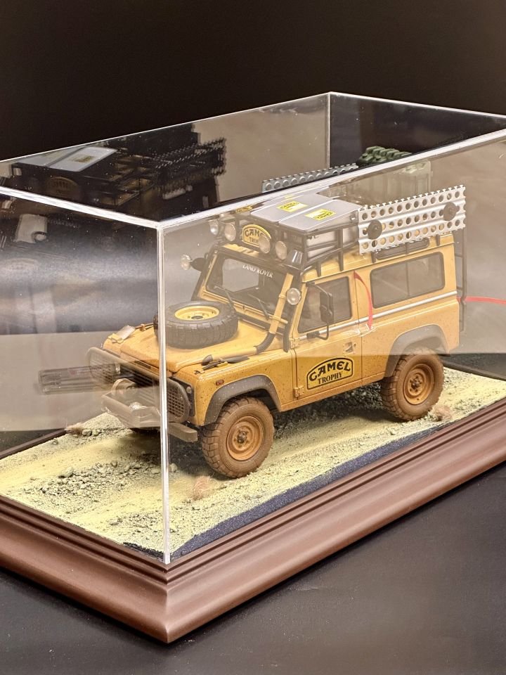 ALMOST REAL 1:18 LAND ROVER DEFENDER 90