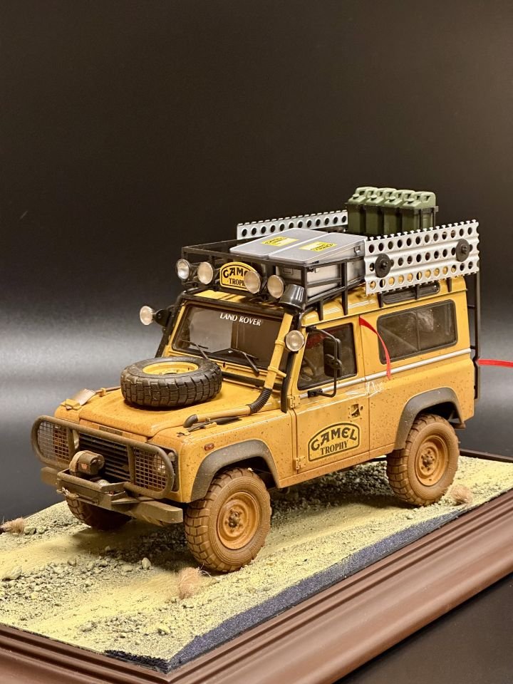 ALMOST REAL 1:18 LAND ROVER DEFENDER 90