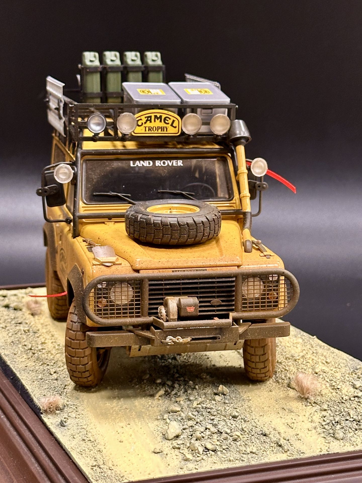 ALMOST REAL 1:18 LAND ROVER DEFENDER 90