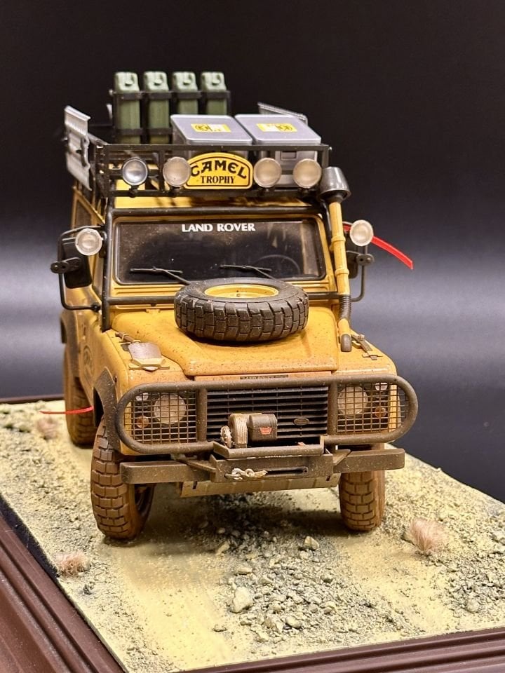 ALMOST REAL 1:18 LAND ROVER DEFENDER 90