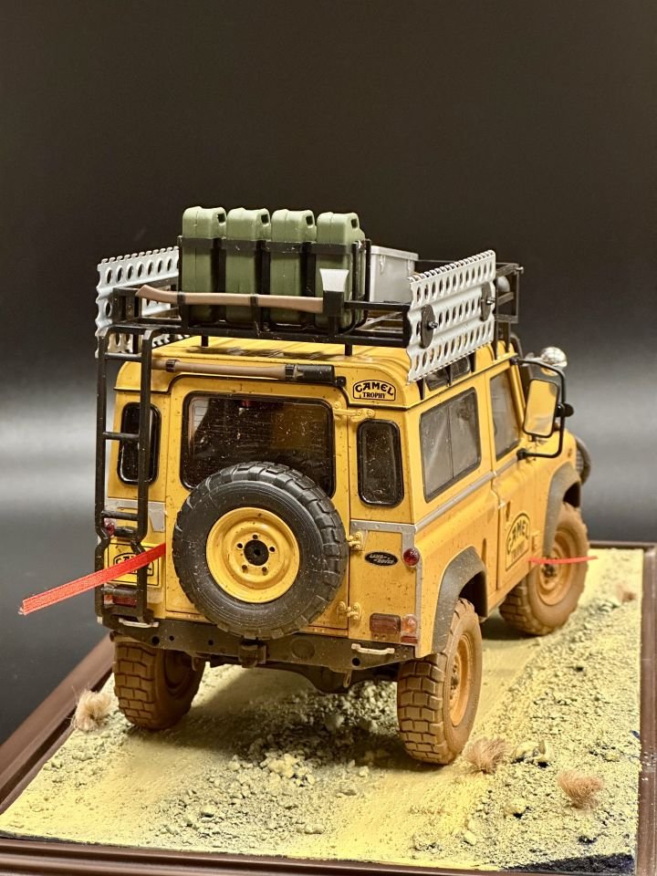 ALMOST REAL 1:18 LAND ROVER DEFENDER 90