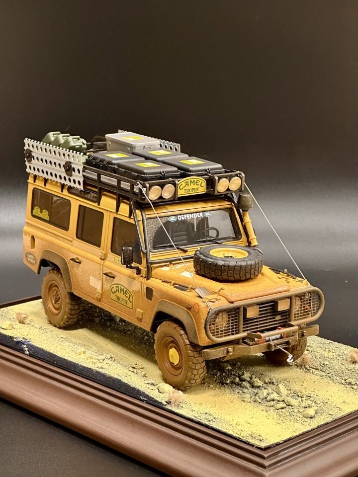 ALMOST REAL 1:18 LAND ROVER DEFENDER 110