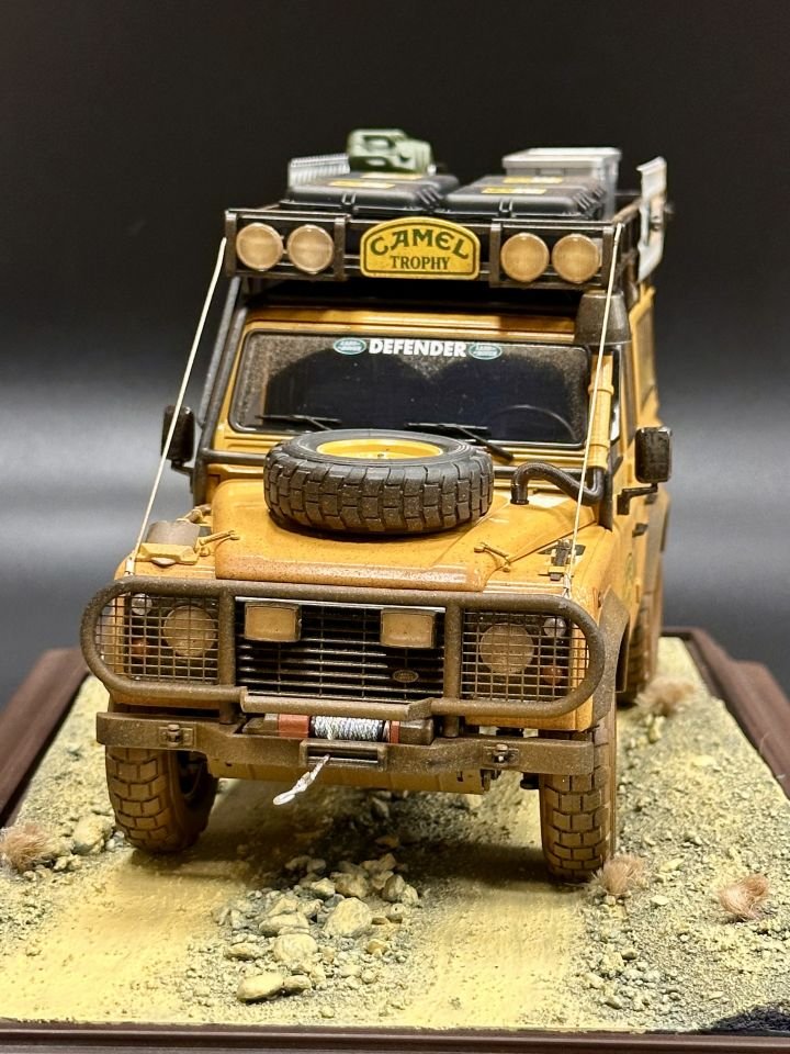 ALMOST REAL 1:18 LAND ROVER DEFENDER 110