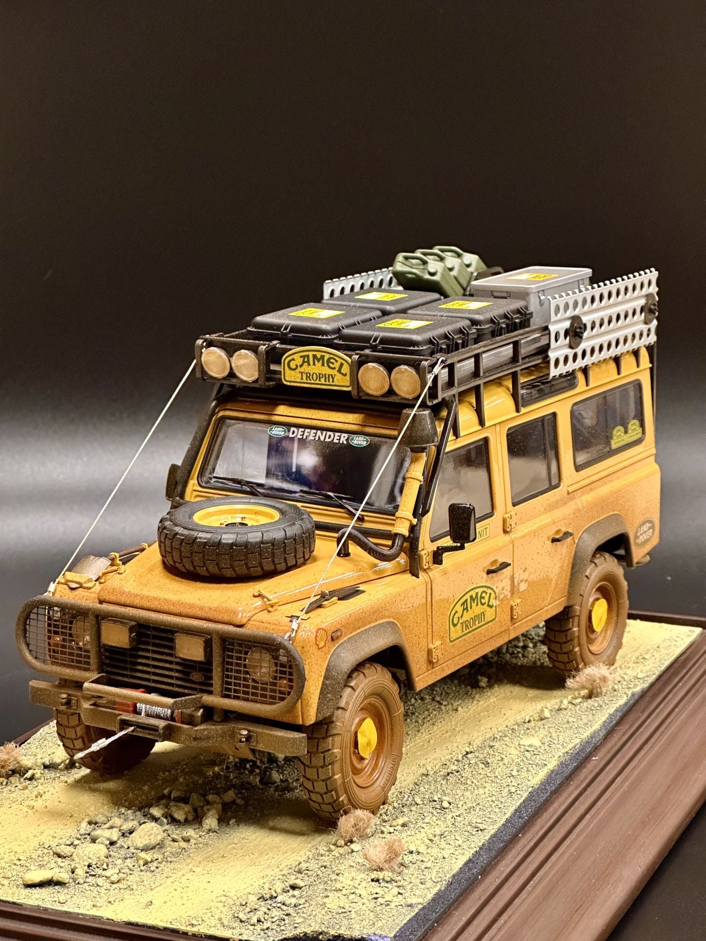 ALMOST REAL 1:18 LAND ROVER DEFENDER 110
