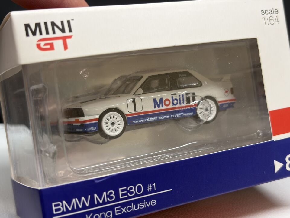 MINI GT BMW M3 E30 HONG KONG EXCLUSIVE 1:64