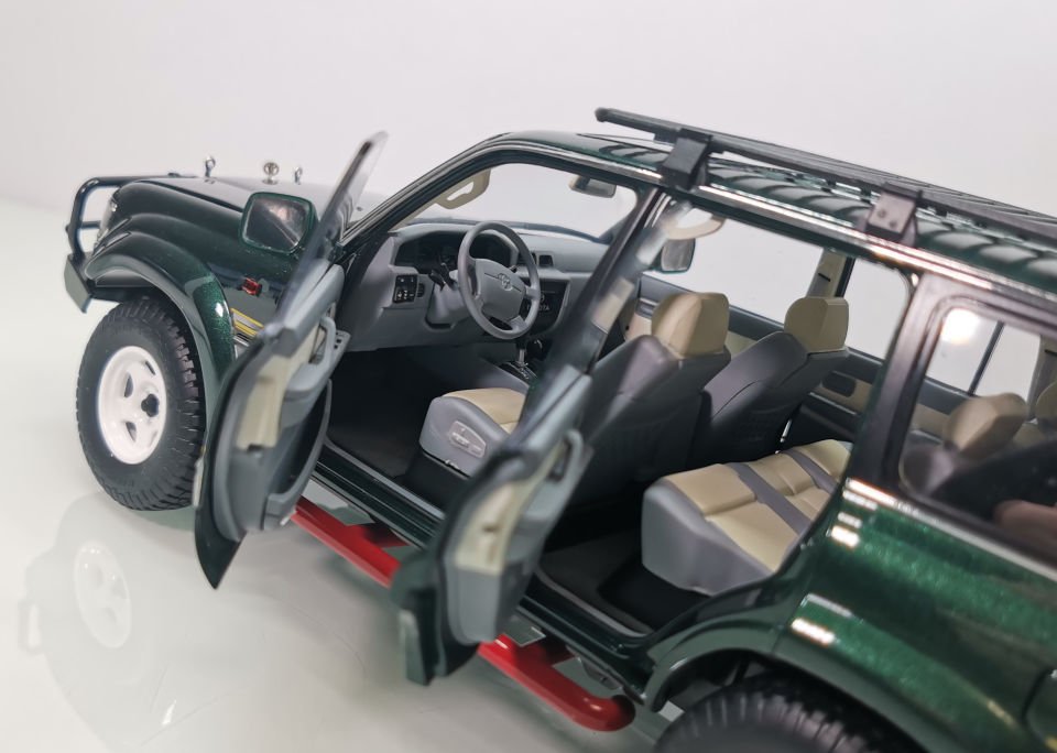 KENGFAİ TOYOTA LAND CRUİSER GREEN (032) 1:18