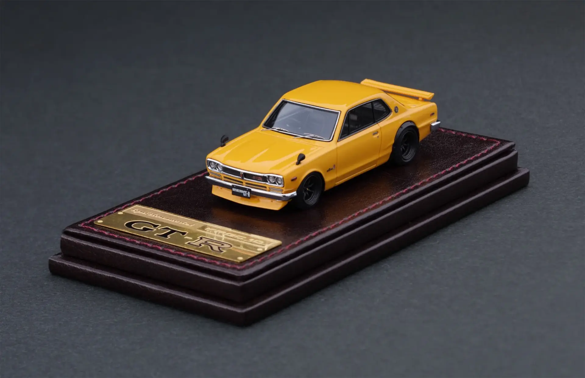 IGNITION MODEL SKYLINE 2000 GTR (KPGC10) BORWN 1:64