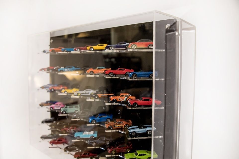 42 Adet 1/64 Ölçek Model Araba İçin Sergileme Ünitesi -Çarpaz Duruş