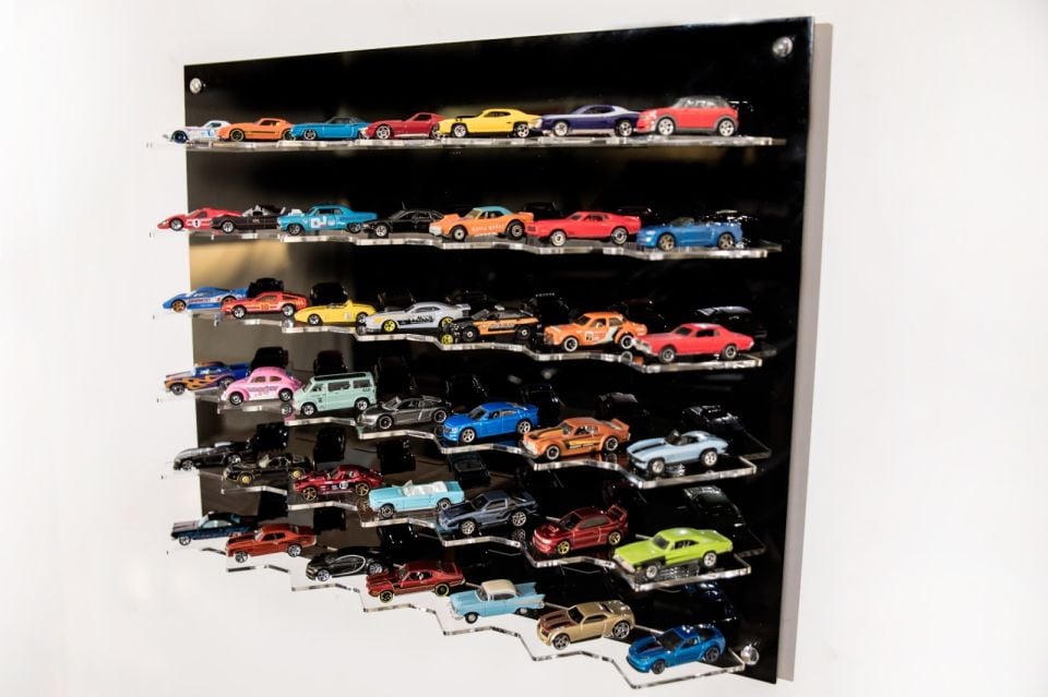 42 Adet 1/64 Ölçek Model Araba İçin Sergileme Ünitesi -Çarpaz Duruş