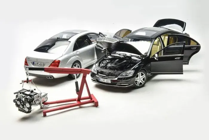 Motorhelix Mercedes-Benz S-Class S600L W221 (Silver) Diecast Car Model with Extra Engine