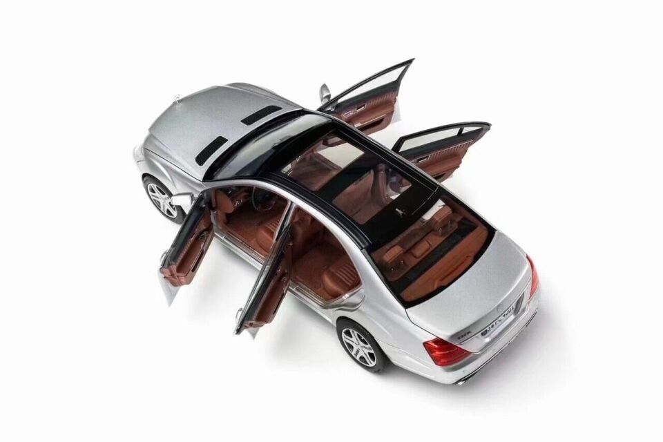 MOTORHELİX Mercedes-Benz S-Class S600L W221 (Silver) Diecast Car Model with Extra Engine