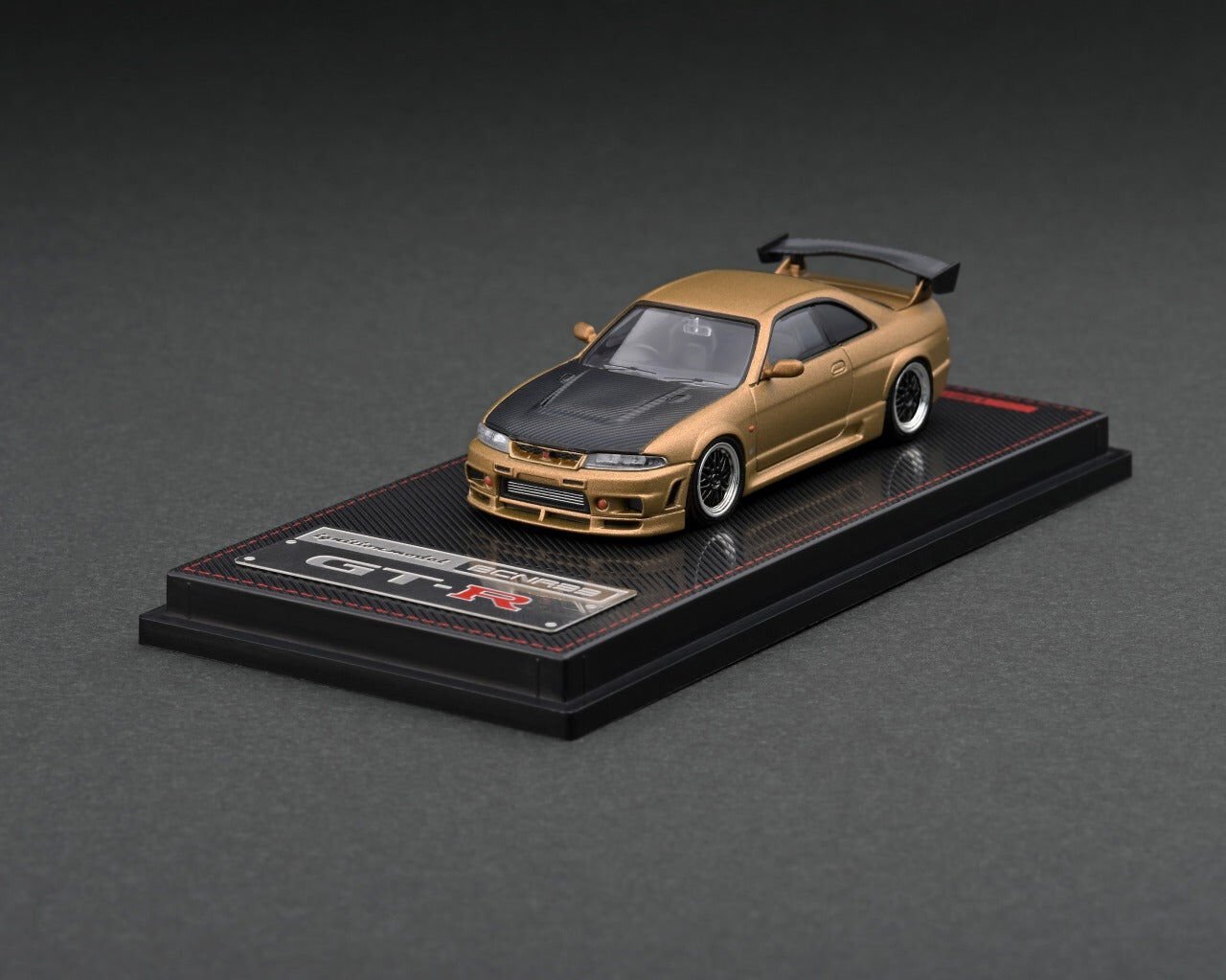 IG2509 Nissan R33 GT-R Mat Altın 1:64