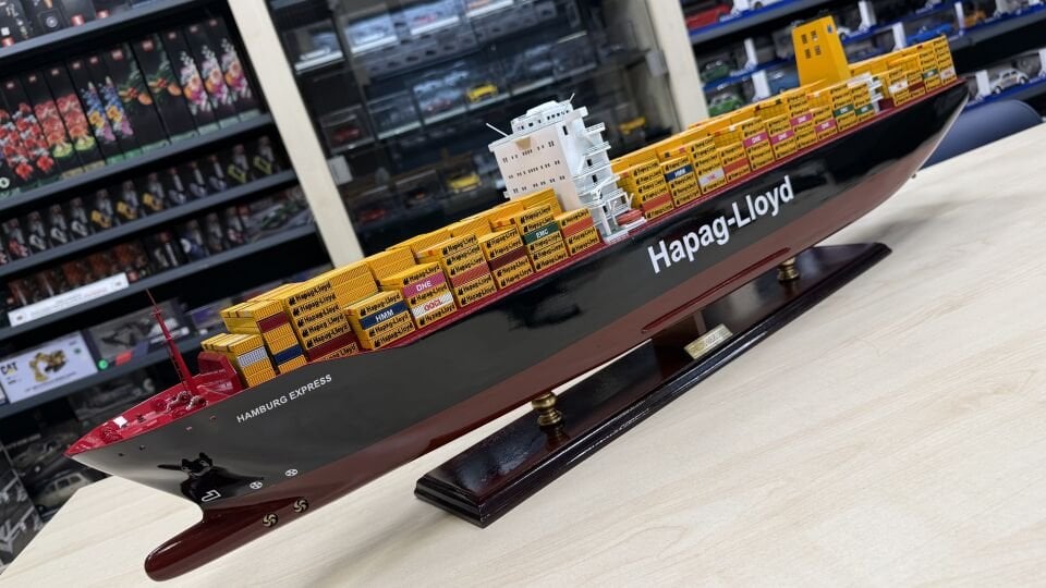 Hapag Lioyd Hamburg Express Model Gemi 102L x 15W x 31H