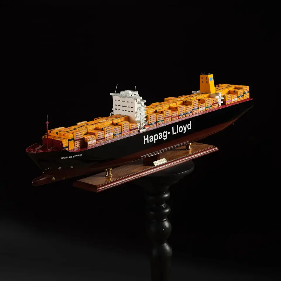 Hapag Lioyd Hamburg Express Model Gemi 102L x 15W x 31H