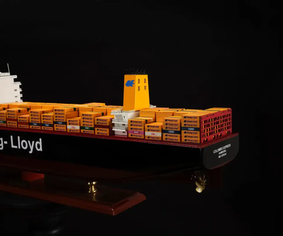 Hapag Lioyd Hamburg Express Model Gemi 102L x 15W x 31H