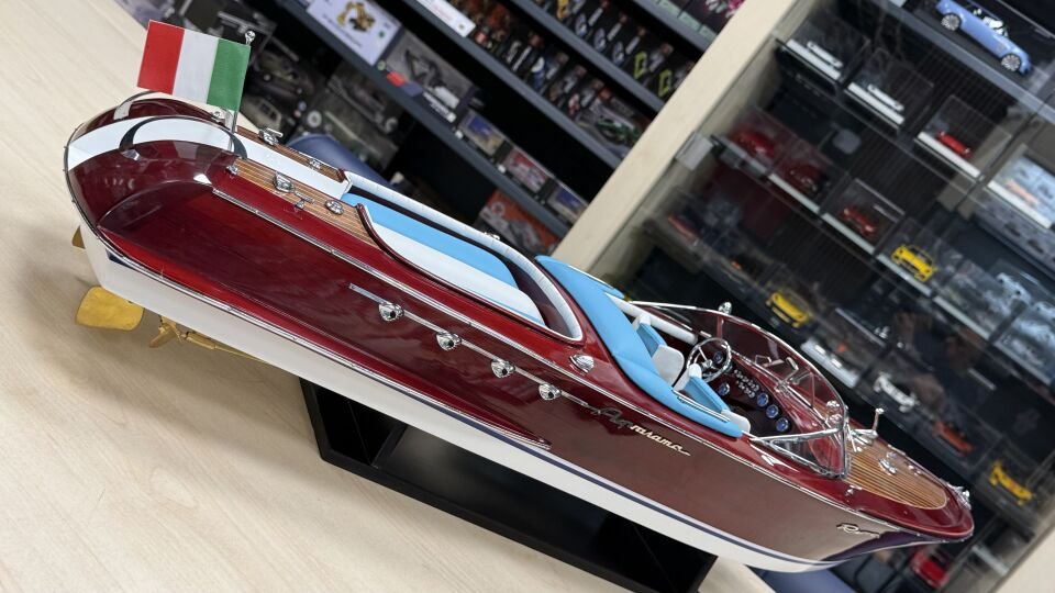 Riva Aquarama Model Gemi 87L x 26W x 24H