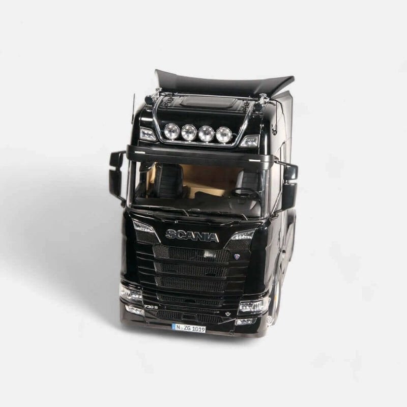 Scania V8 730S 4x2 ve araba taşıyıcı 1:18