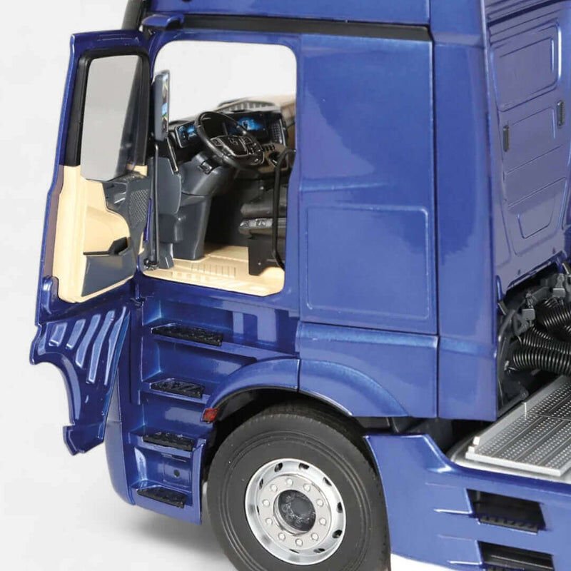 NZG Mercedes-Benz Actros 4x2 ve Lohr araç taşıyıcı 1:18