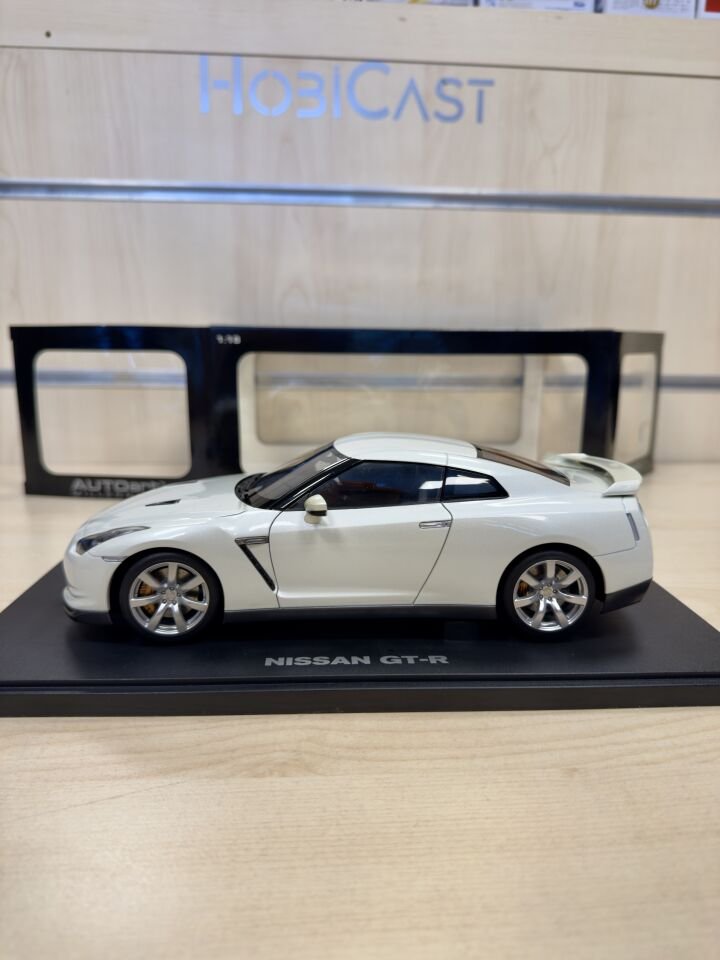 AUTOART 1:18 NISSAN GT-R (77387) WHITE PEARL