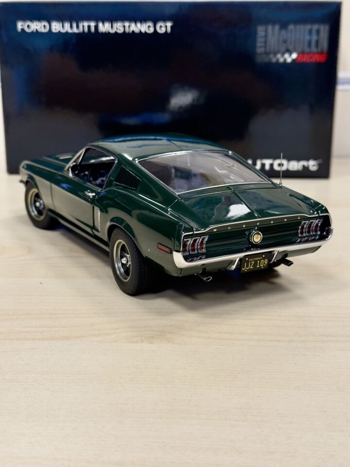 AUTOART 72813 FORD MUSTANG GT ''BULLITT''1968 MCQUEEN