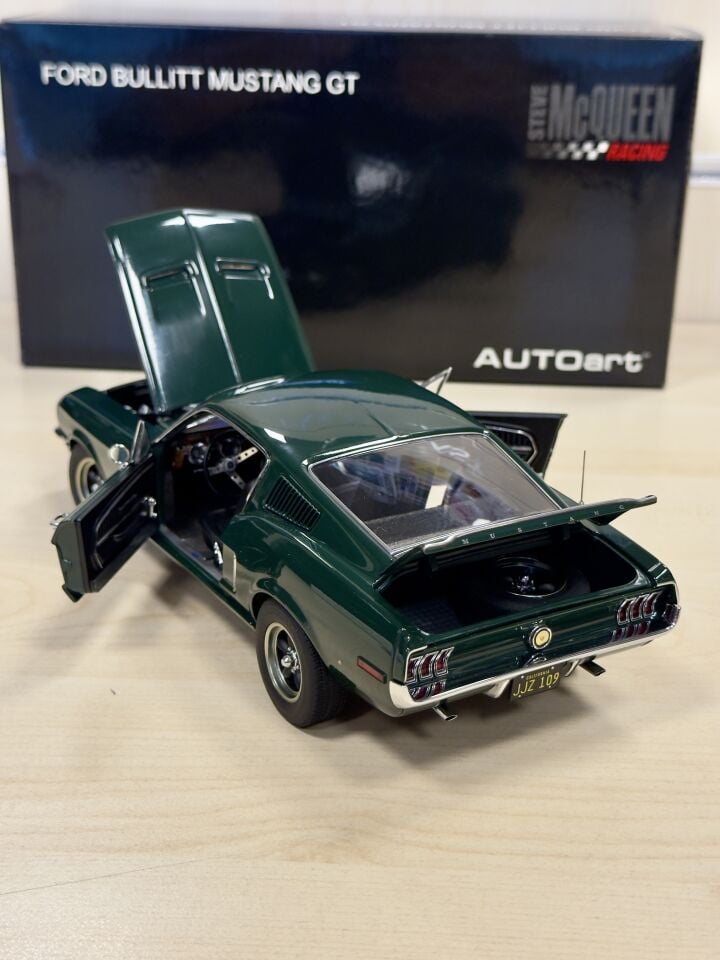 AUTOART 72813 FORD MUSTANG GT ''BULLITT''1968 MCQUEEN