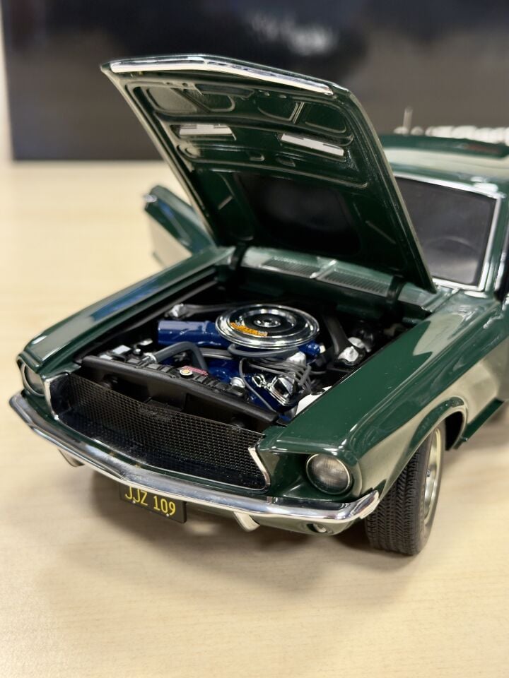 AUTOART 72813 FORD MUSTANG GT ''BULLITT''1968 MCQUEEN