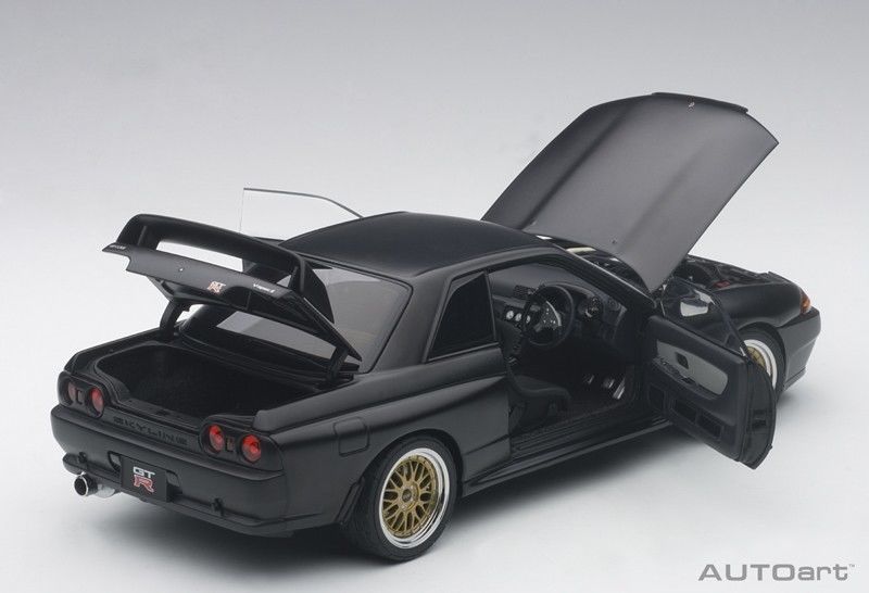 AUTOART NISSAN SKYLINE GT-R (R32) 1:18