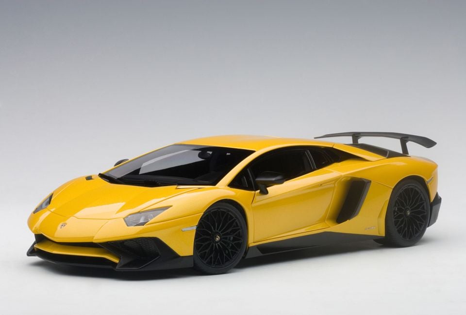 AUTOART LAMBORGHINI AVENTADOR LP750-4 SV 1:18 (74558)