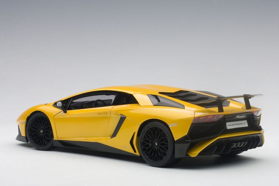 AUTOART LAMBORGHINI AVENTADOR LP750-4 SV 1:18 (74558)