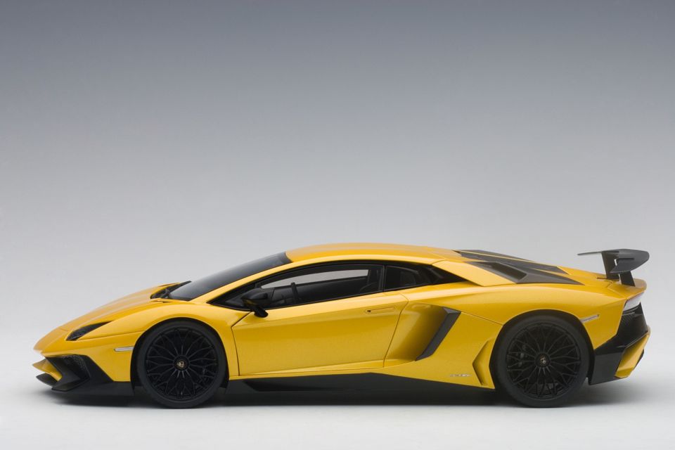 AUTOART LAMBORGHINI AVENTADOR LP750-4 SV 1:18 (74558)