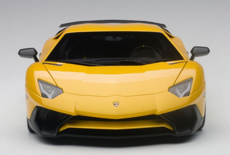 AUTOART LAMBORGHINI AVENTADOR LP750-4 SV 1:18 (74558)
