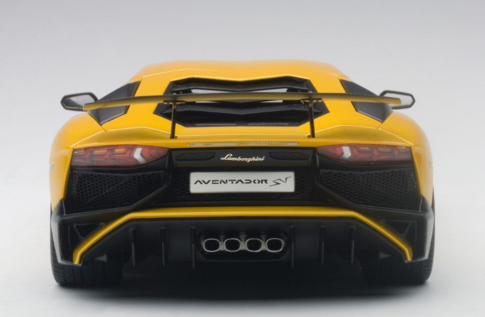 AUTOART LAMBORGHINI AVENTADOR LP750-4 SV 1:18 (74558)