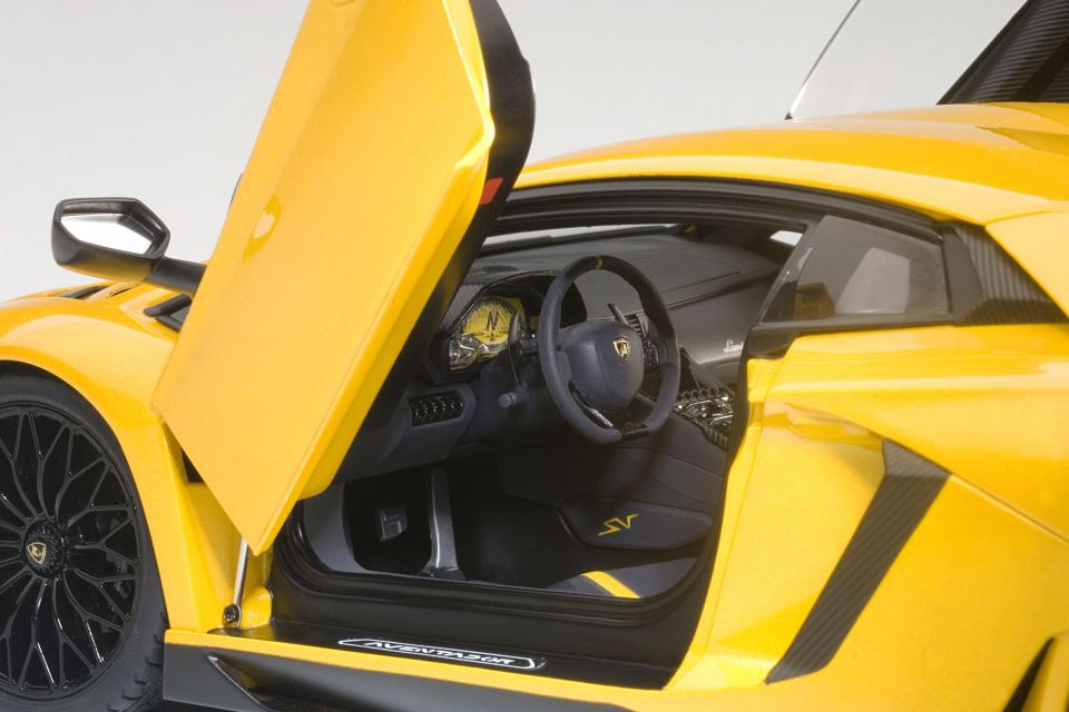 AUTOART LAMBORGHINI AVENTADOR LP750-4 SV 1:18 (74558)