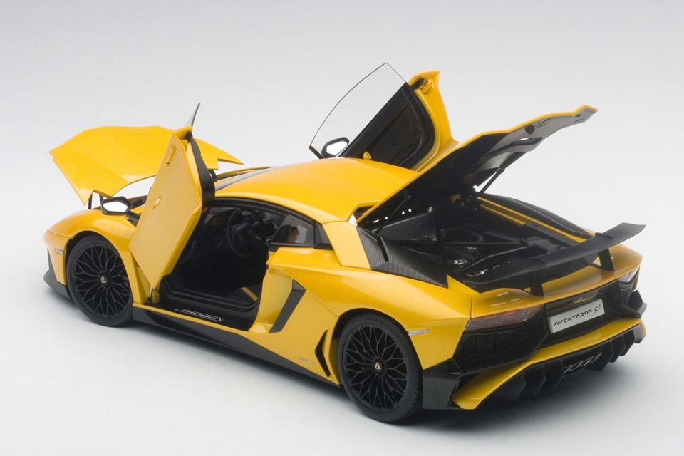 AUTOART LAMBORGHINI AVENTADOR LP750-4 SV 1:18 (74558)