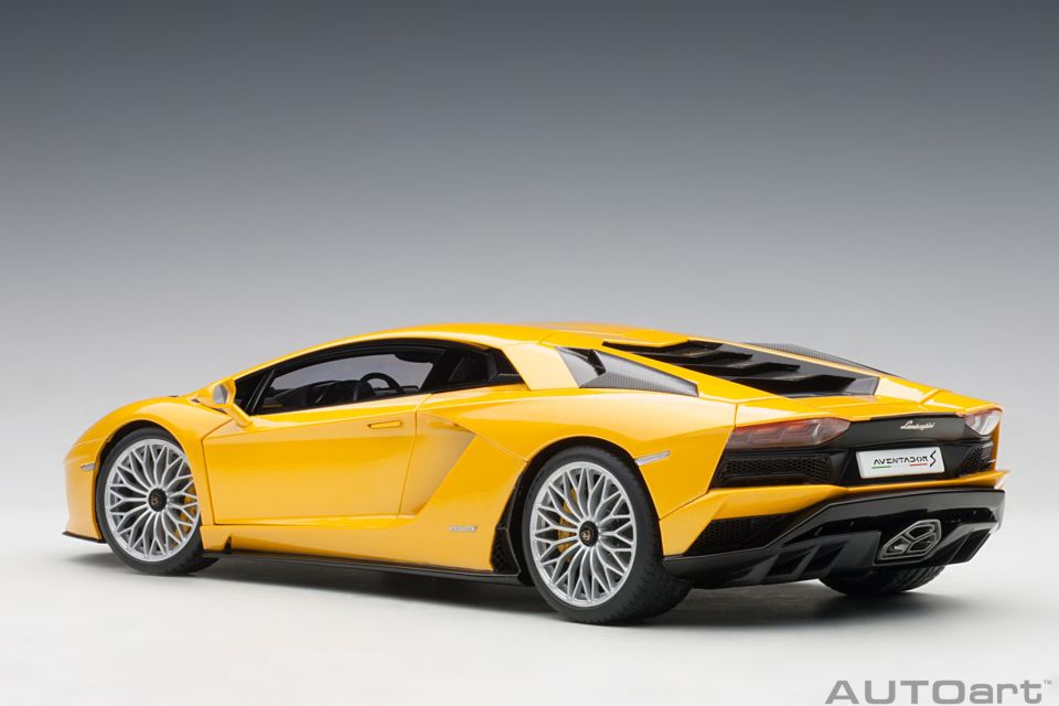 AUTOART LAMBORGHINI AVENTADOR S 1:18 (79132)