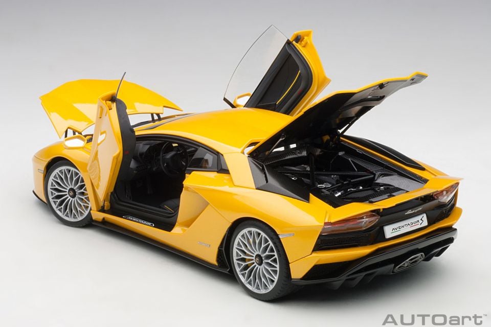 AUTOART LAMBORGHINI AVENTADOR S 1:18 (79132)
