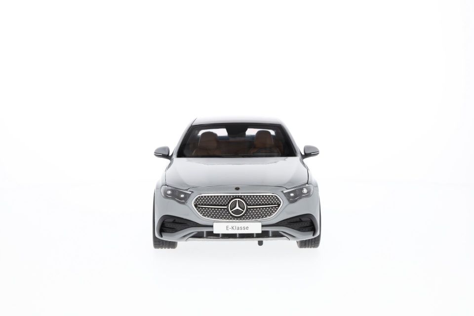 NZG MERCEDES BENZ E-KLASSE LIMOUSINE (B66961119) 1:18