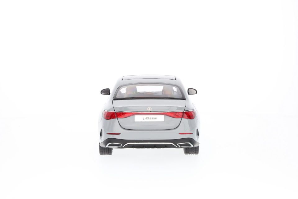 NZG MERCEDES BENZ E-KLASSE LIMOUSINE (B66961119) 1:18