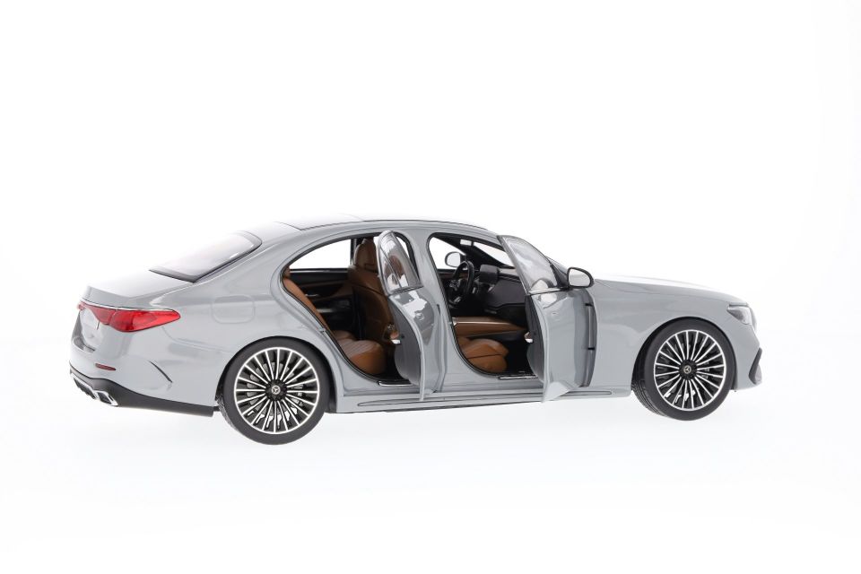 NZG MERCEDES BENZ E-KLASSE LIMOUSINE (B66961119) 1:18