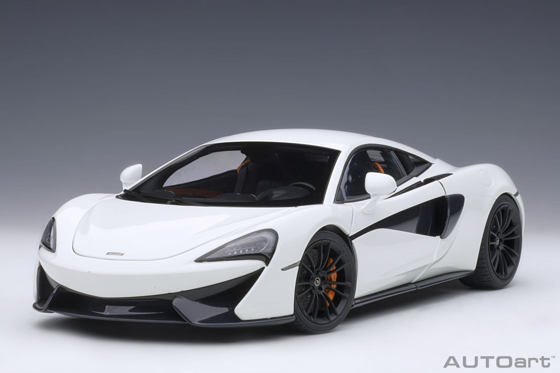 AUTOART MCLAREN 570S 1:18 (76041)