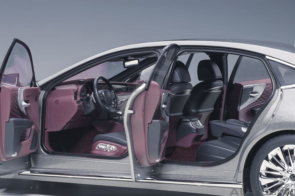 AUTOART LEXUS LS 500H 1:18