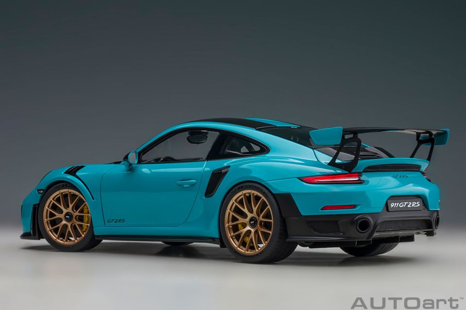 AUTOART PORSCHE 911 GT2 RS WEISSACH PACKAGE 1:18 (78175)