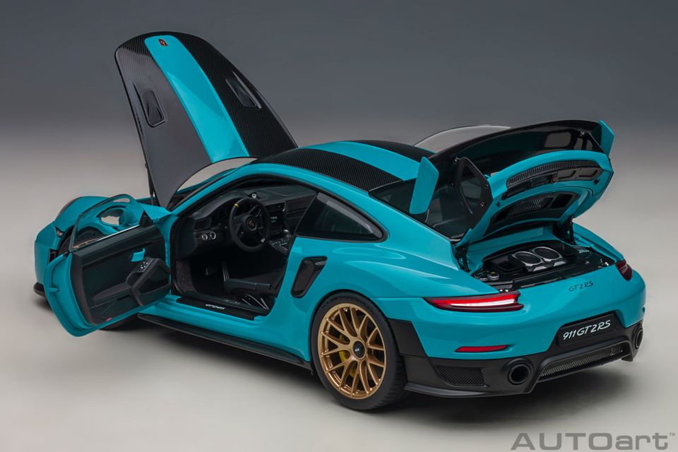 AUTOART PORSCHE 911 GT2 RS WEISSACH PACKAGE 1:18 (78175)