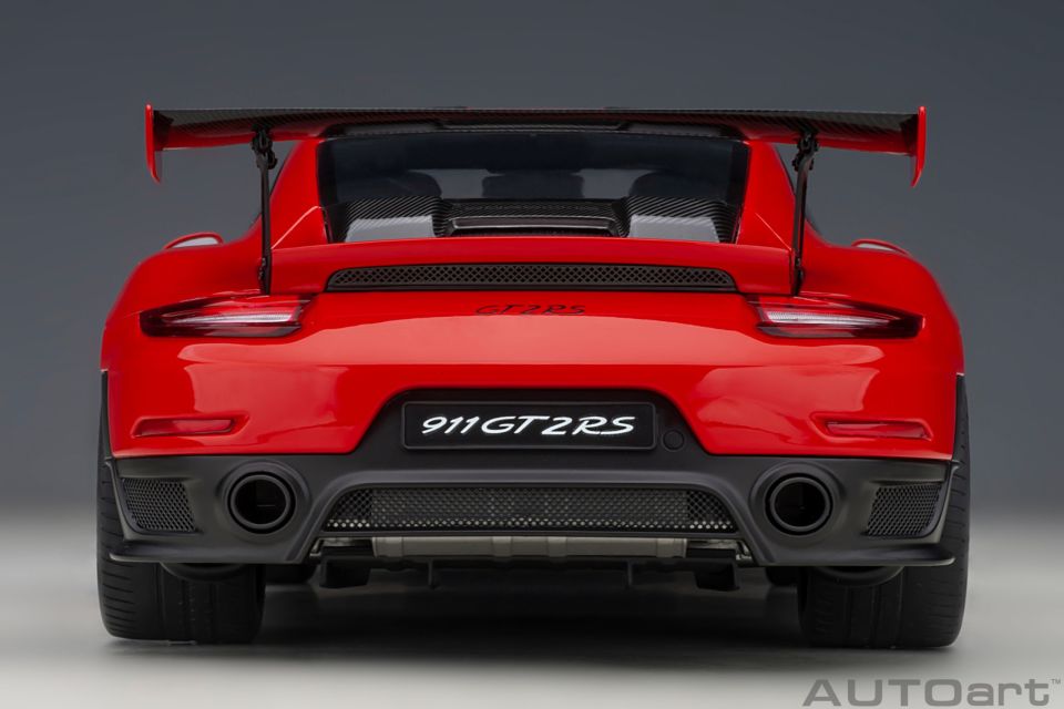 AUTOART PORSCHE 911 GT2 WEISSACH PACKAGE 1:18
