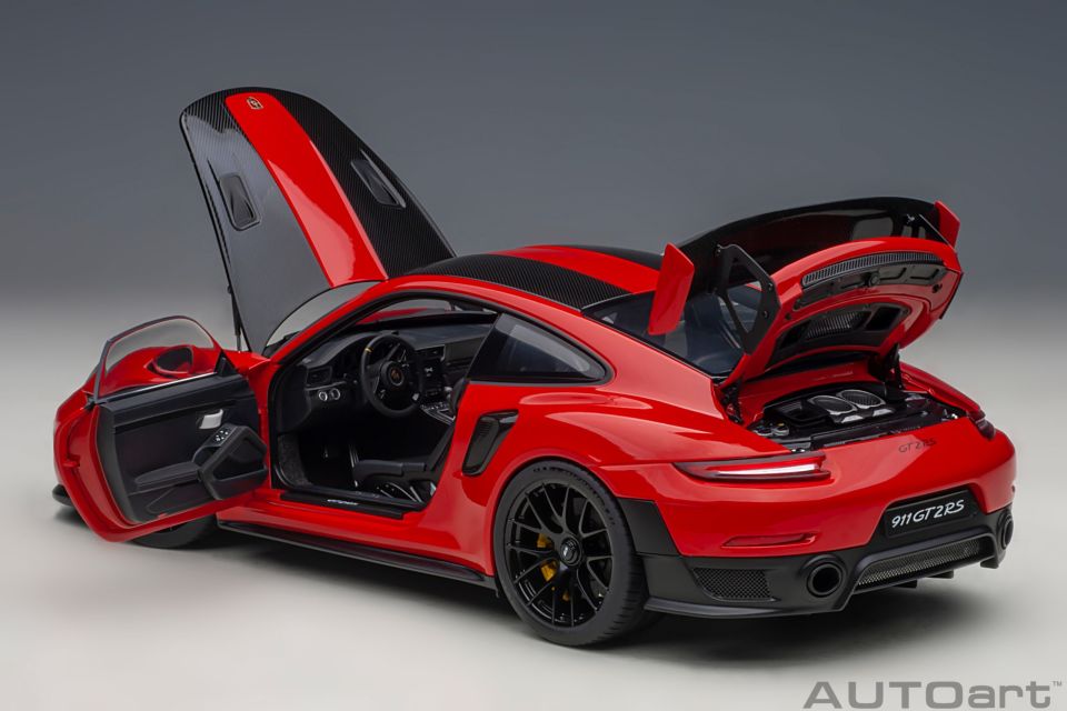 AUTOART PORSCHE 911 GT2 WEISSACH PACKAGE 1:18