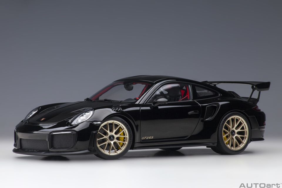 AUTOART PORSCHE 911 GT2 RS WEISSACH PACKAGE 1:18 (78186)
