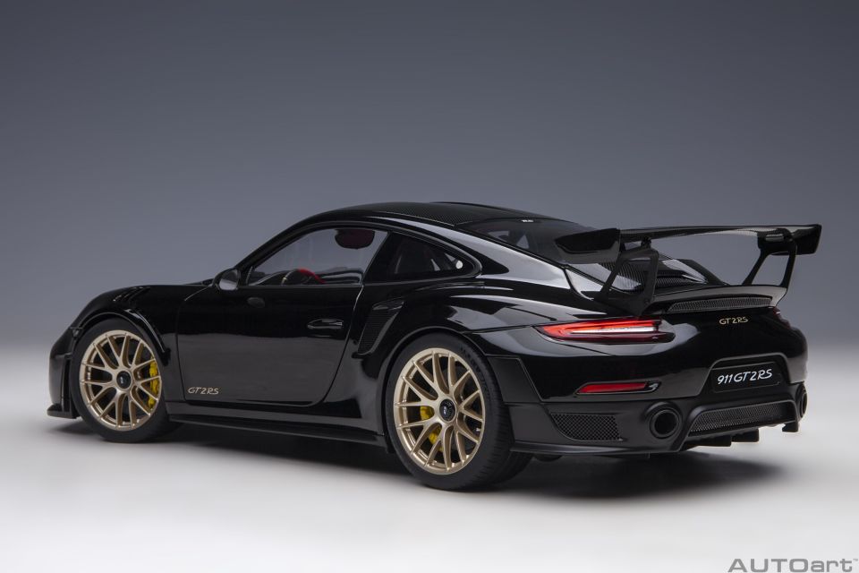 AUTOART PORSCHE 911 GT2 RS WEISSACH PACKAGE 1:18 (78186)