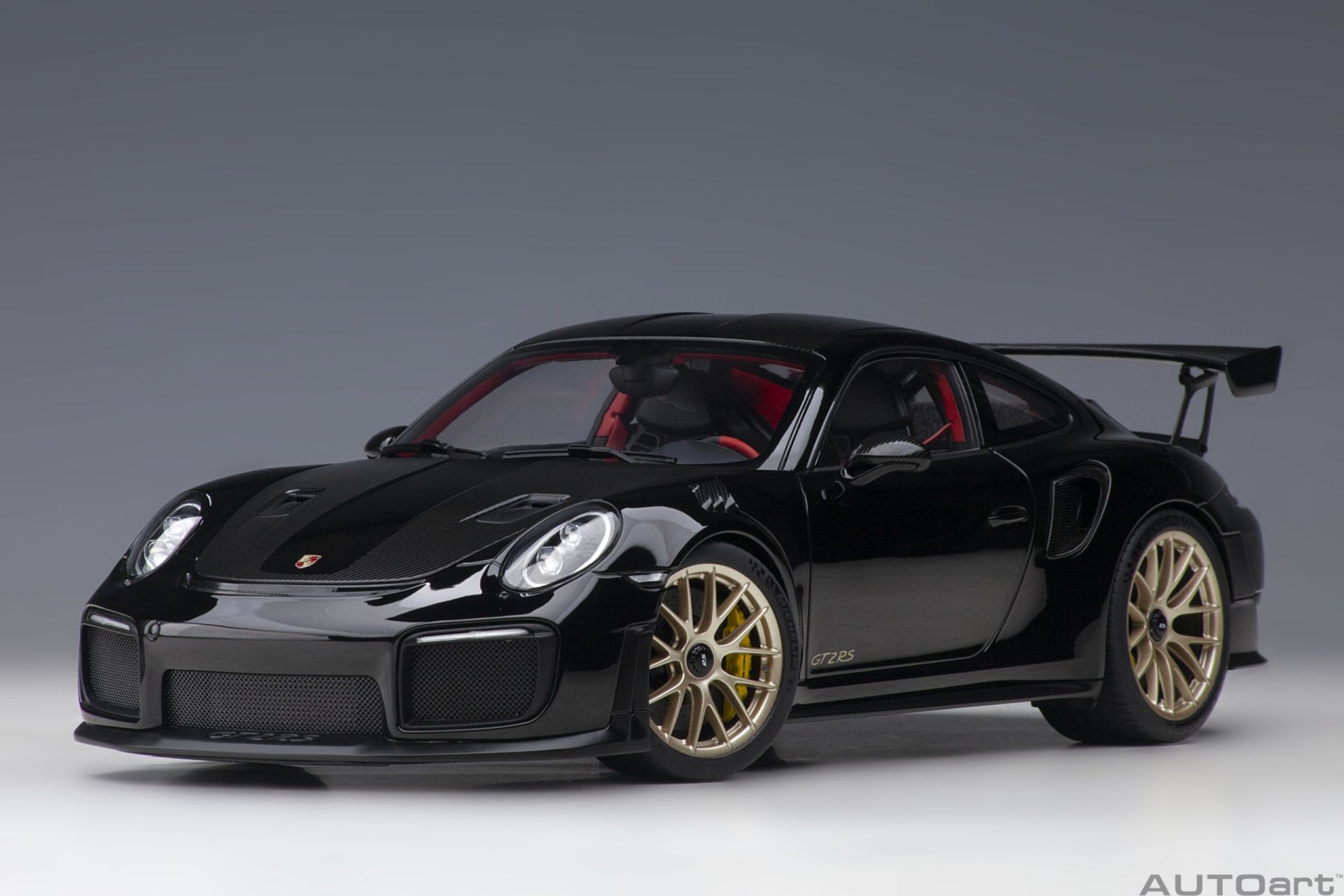 AUTOART PORSCHE 911 GT2 RS WEISSACH PACKAGE 1:18 (78186)